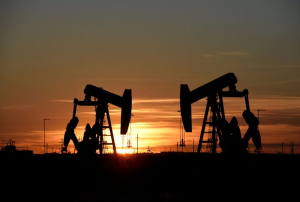 قیمت نفت در آستانه نشست اوپک پلاس و فدرال رزرو آمریکا کاهش یافت