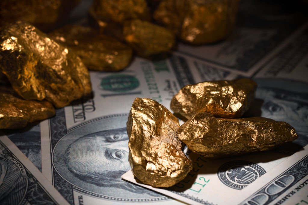 طلا با افزایش ارزش دلار به کانال 2000 برگشت