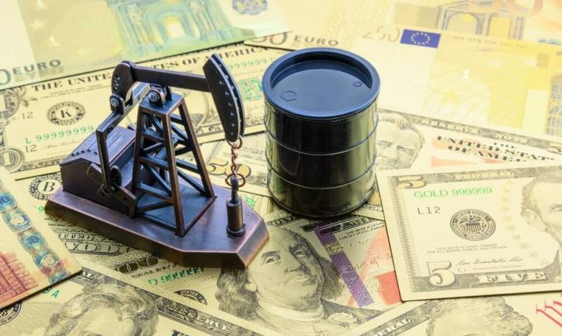 سرمایه گذاران نفت خام بخشی از سود خود را از بازار خارج کردند