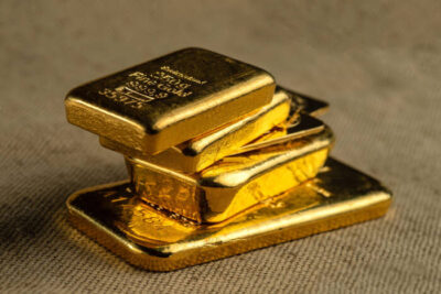 ناتوانی طلا در عبور از کانال 2000 دلار؛ 27 آبان 1402