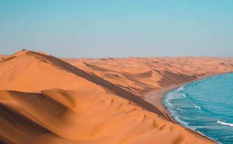 ساحل اسکلت در نامیبیا (Sandwich Harbour, Namibia) در آفریقا